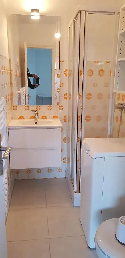 Apartment Studio Avec Terrasse 2 Personnes Le Lavandou France