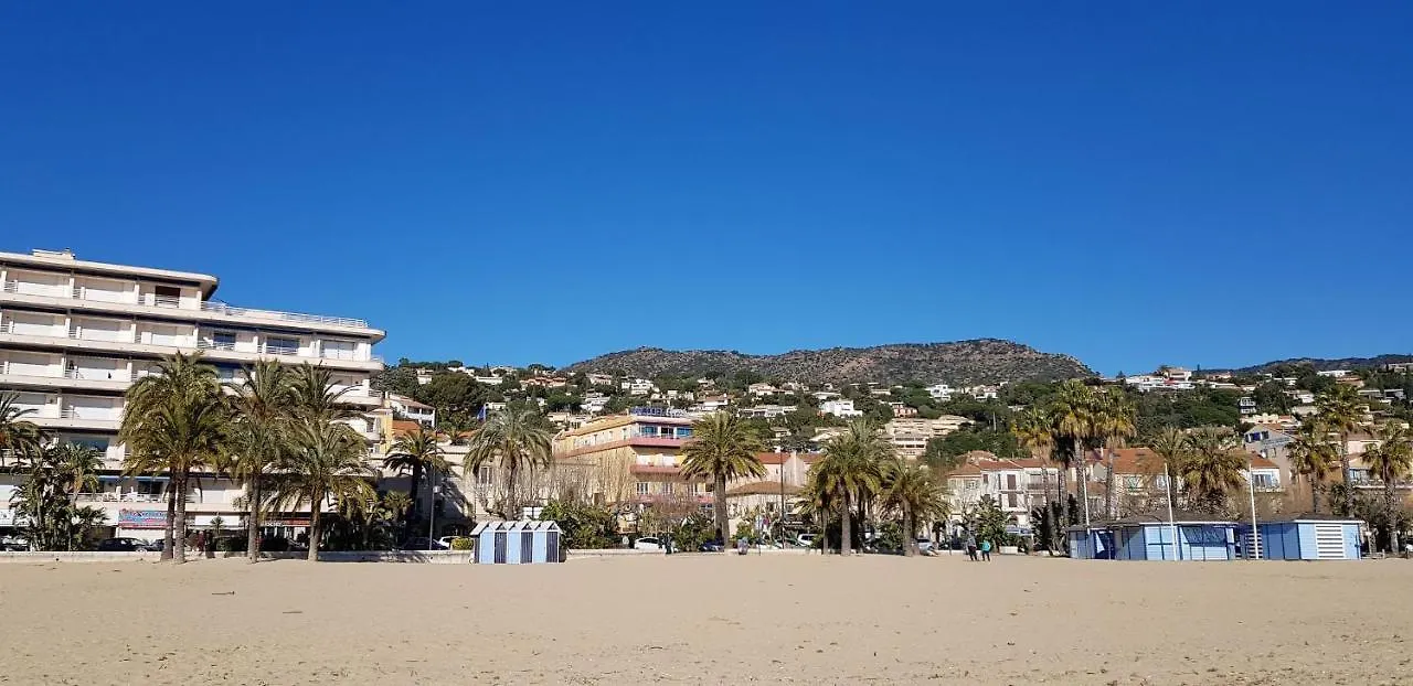 Studio Avec Terrasse 2 Personnes Le Lavandou 0*,  France