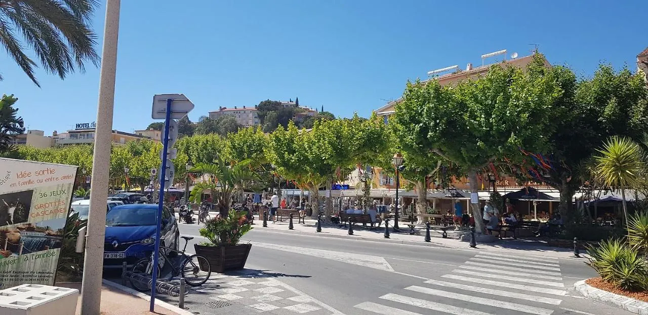 Apartment Studio Avec Terrasse 2 Personnes Le Lavandou France