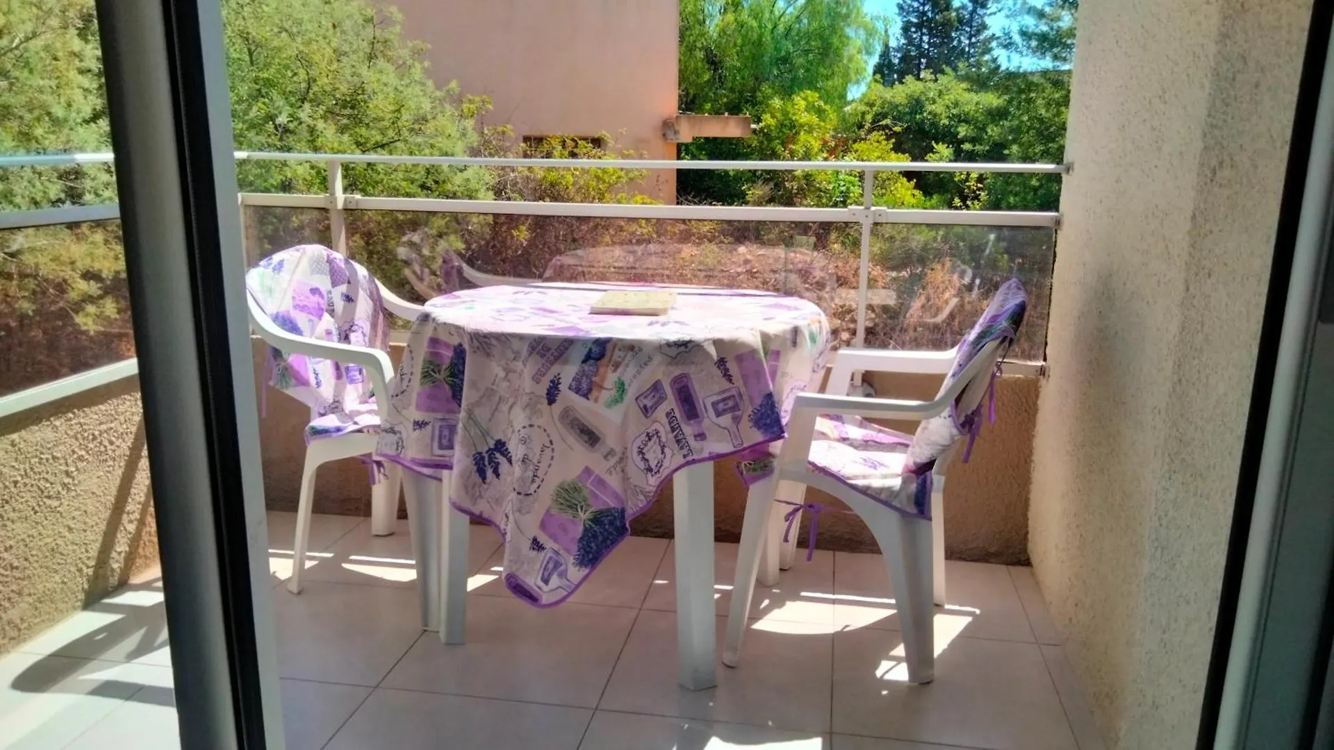 Apartment Studio Avec Terrasse 2 Personnes Le Lavandou