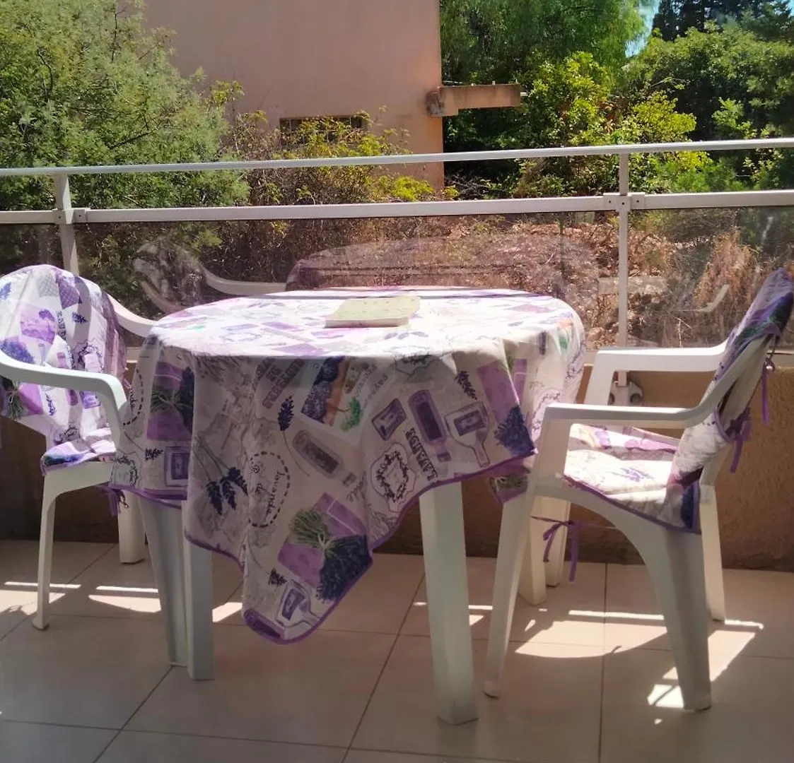Studio Avec Terrasse 2 Personnes Le Lavandou Apartment