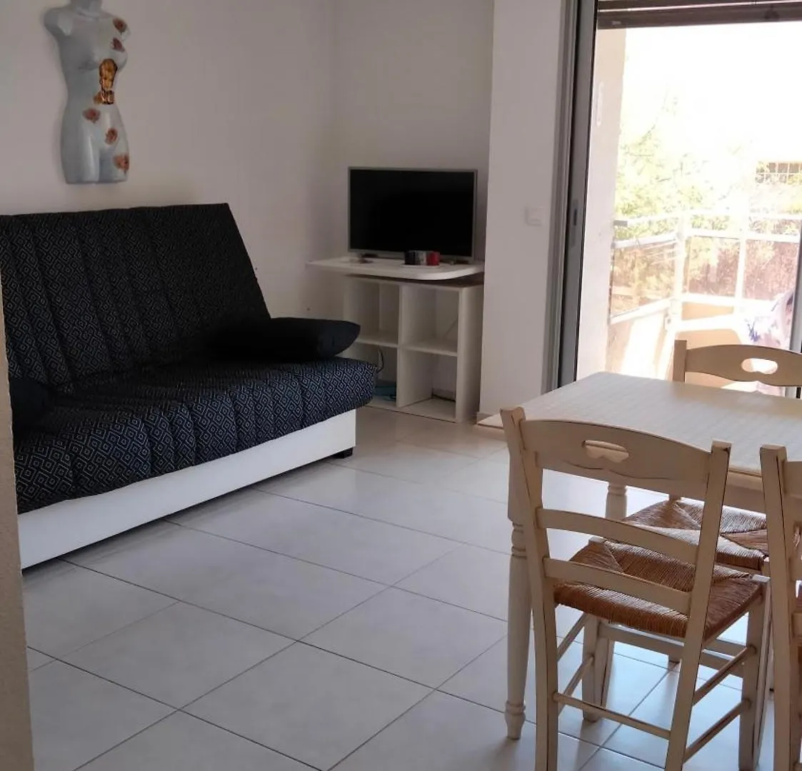 Studio Avec Terrasse 2 Personnes Le Lavandou