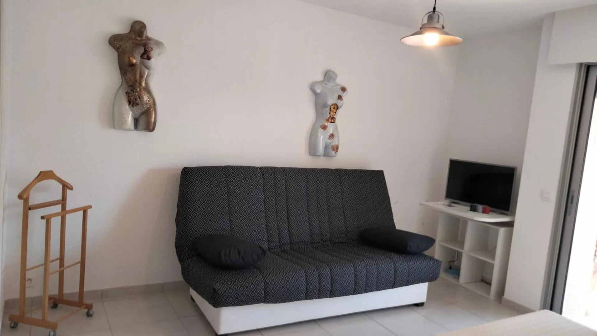 Studio Avec Terrasse 2 Personnes Le Lavandou 0*,  France